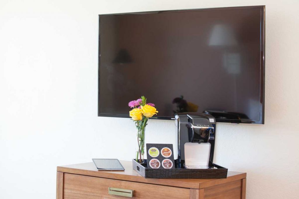 TV and coffee station at Hotel Focus SFO