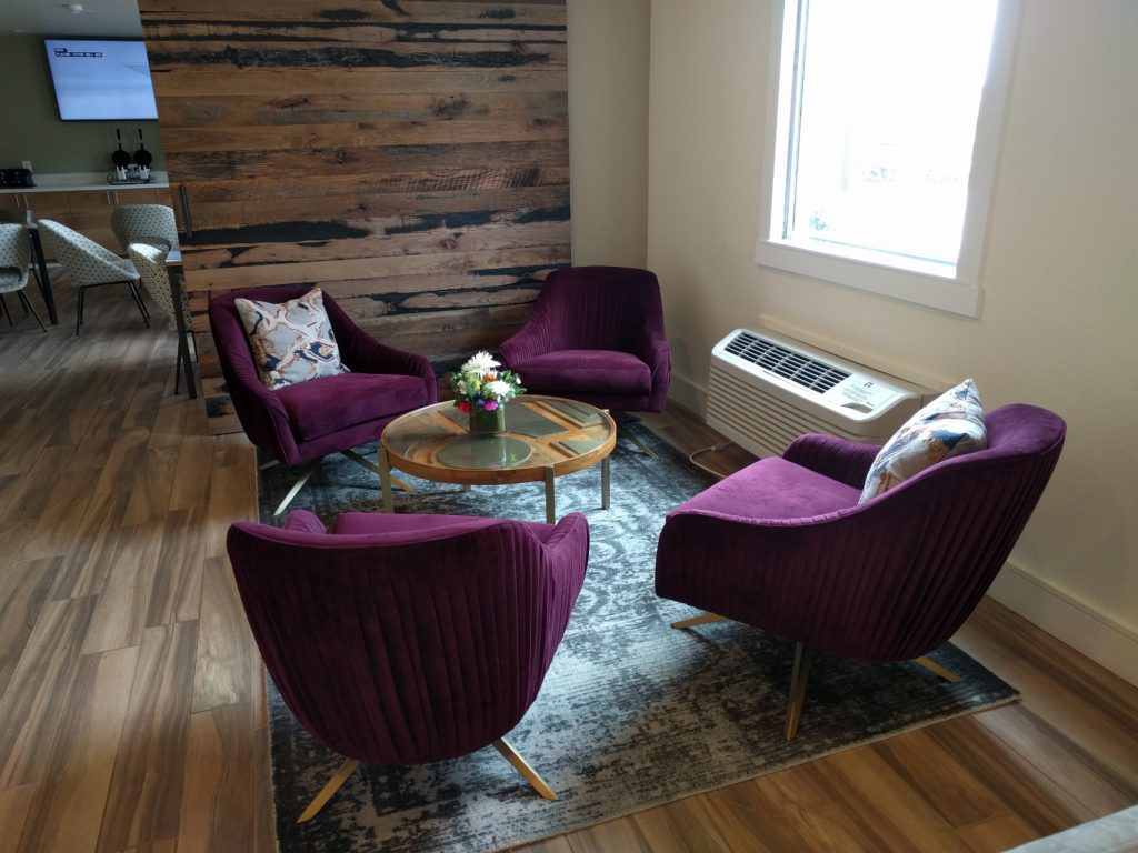 Lobby area at Hotel Focus SFO